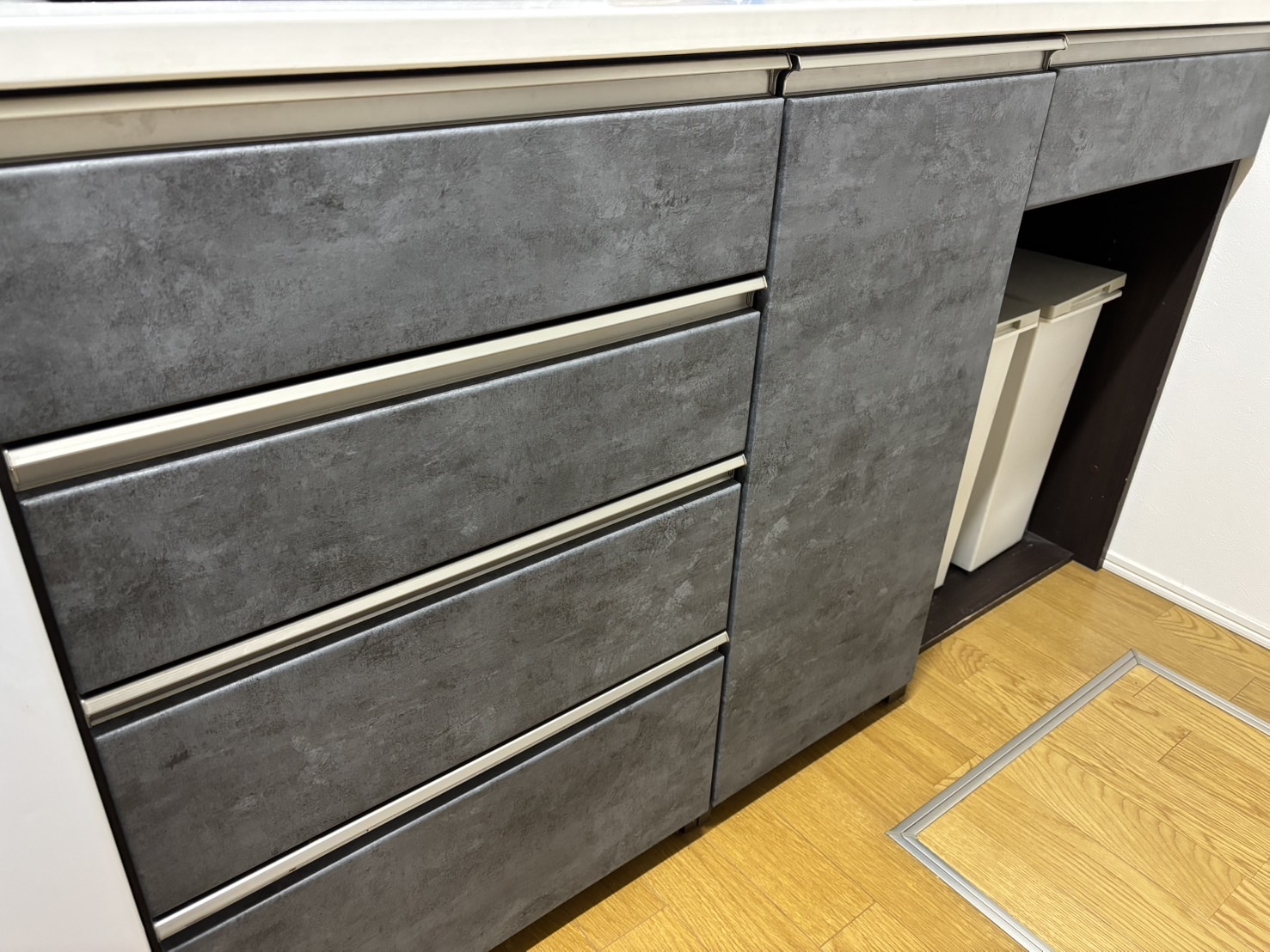 松戸市：キッチン棚ダイノックシート